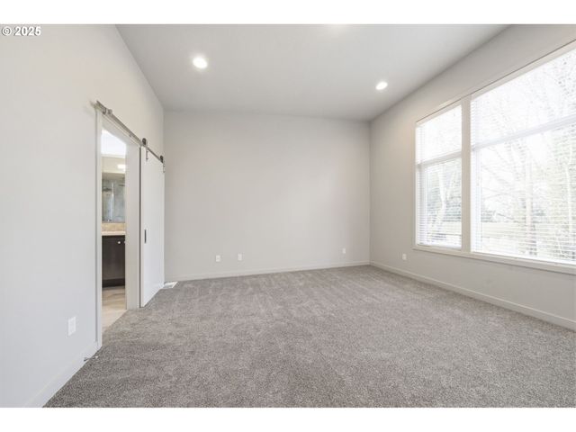 3970 Se REEDWAY St, Portland, OR 97202