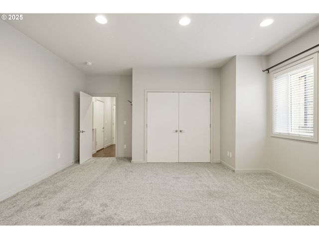 3970 Se REEDWAY St, Portland, OR 97202