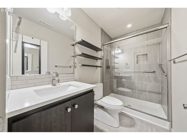 3970 Se REEDWAY St, Portland, OR 97202