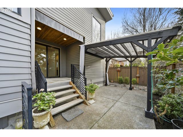 3970 Se REEDWAY St, Portland, OR 97202