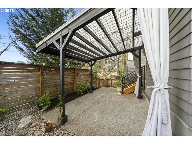 3970 Se REEDWAY St, Portland, OR 97202