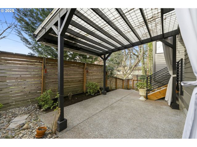 3970 Se REEDWAY St, Portland, OR 97202