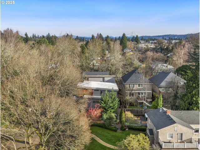 3970 Se REEDWAY St, Portland, OR 97202