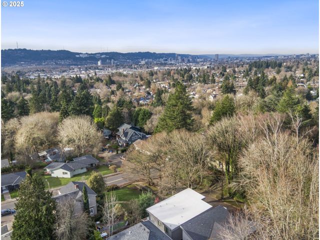 3970 Se REEDWAY St, Portland, OR 97202