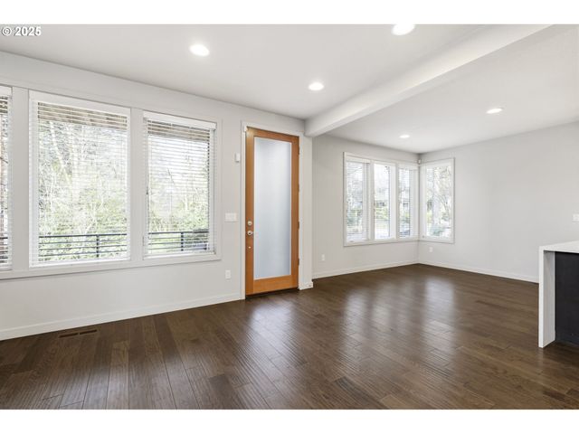 3970 Se REEDWAY St, Portland, OR 97202