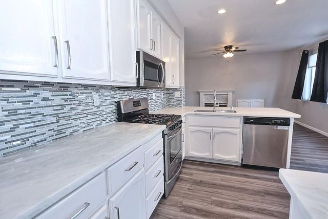 975 Rossburn Way, Galt, CA 95632