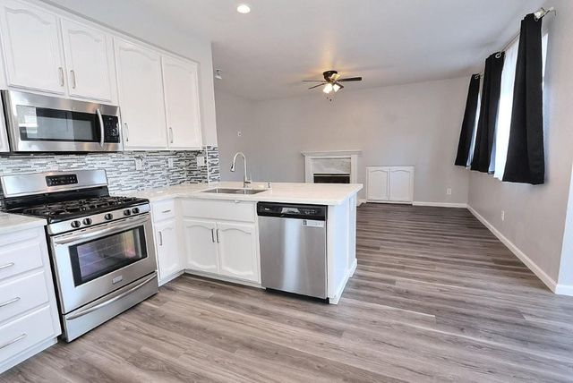 975 Rossburn Way, Galt, CA 95632