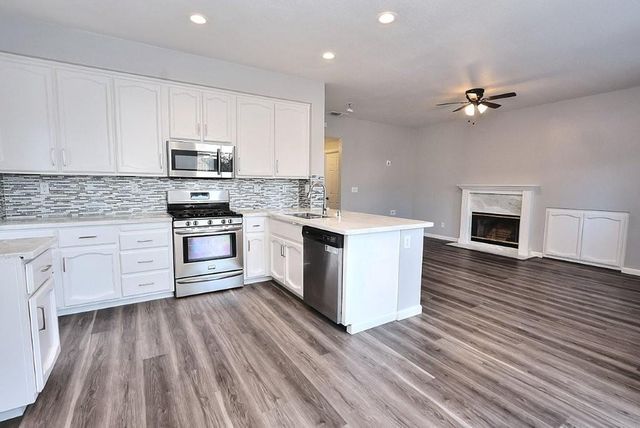 975 Rossburn Way, Galt, CA 95632