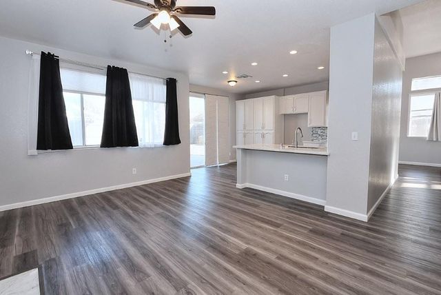 975 Rossburn Way, Galt, CA 95632