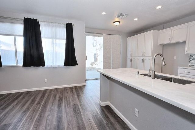 975 Rossburn Way, Galt, CA 95632