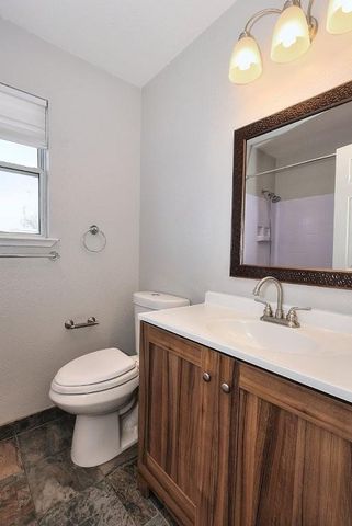 975 Rossburn Way, Galt, CA 95632