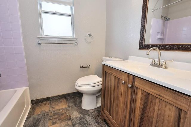 975 Rossburn Way, Galt, CA 95632