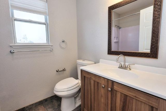 975 Rossburn Way, Galt, CA 95632