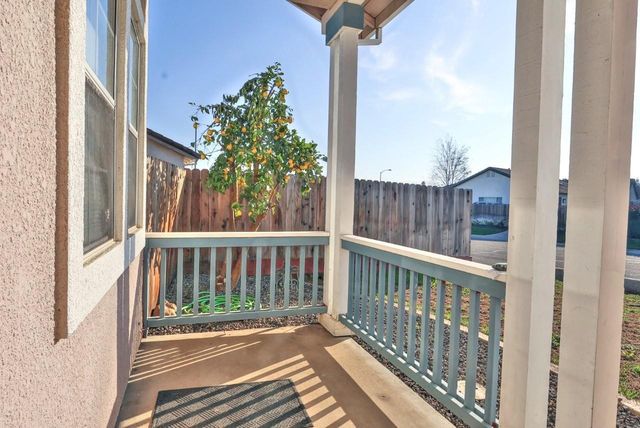 975 Rossburn Way, Galt, CA 95632