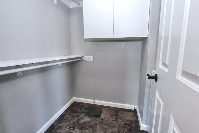 975 Rossburn Way, Galt, CA 95632