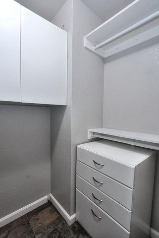 975 Rossburn Way, Galt, CA 95632