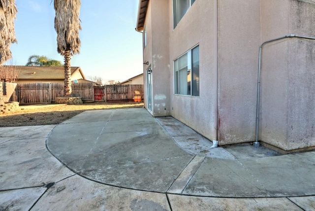 975 Rossburn Way, Galt, CA 95632
