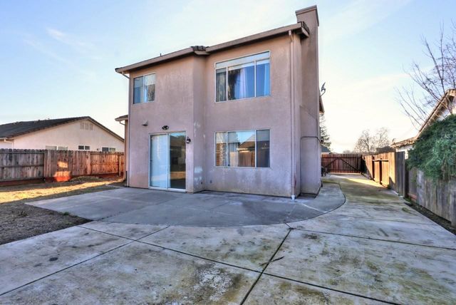 975 Rossburn Way, Galt, CA 95632