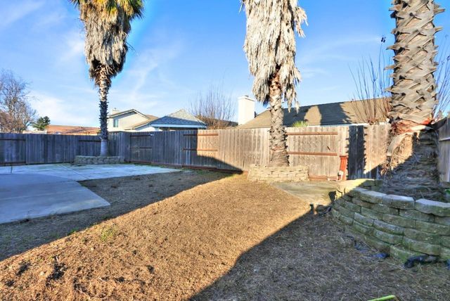 975 Rossburn Way, Galt, CA 95632