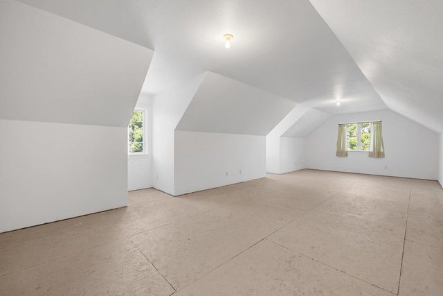 207 Hunters CROSSING N, Slinger, WI 53086