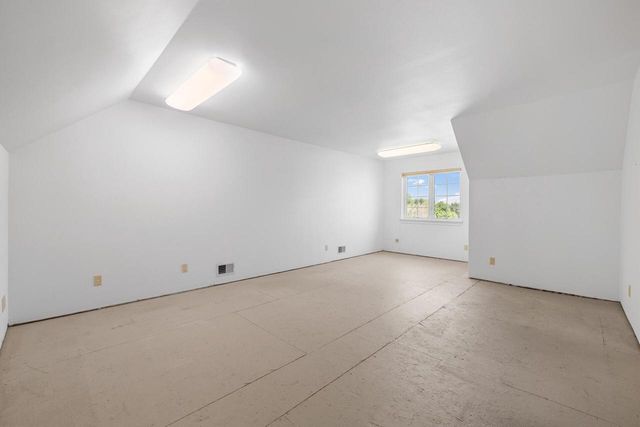 207 Hunters CROSSING N, Slinger, WI 53086