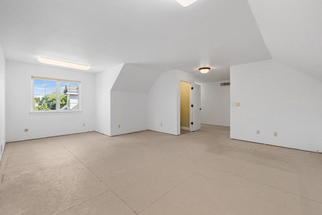 207 Hunters CROSSING N, Slinger, WI 53086