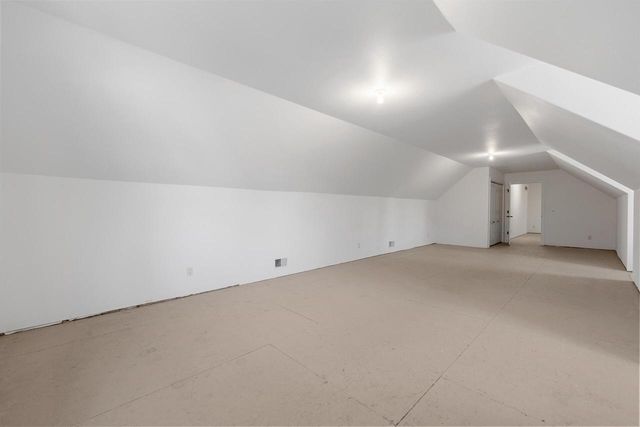 207 Hunters CROSSING N, Slinger, WI 53086
