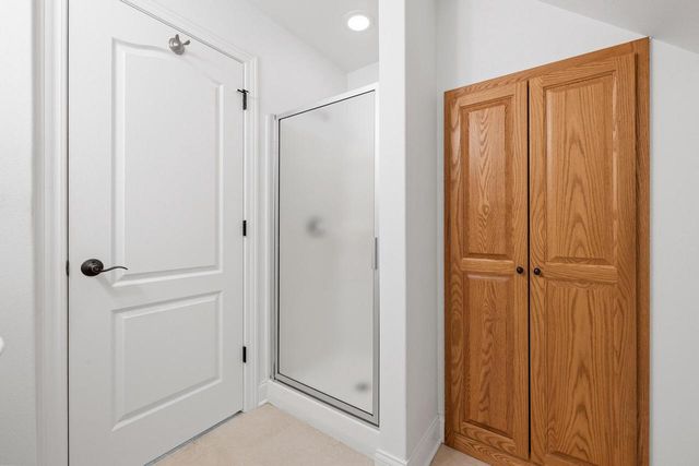 207 Hunters CROSSING N, Slinger, WI 53086