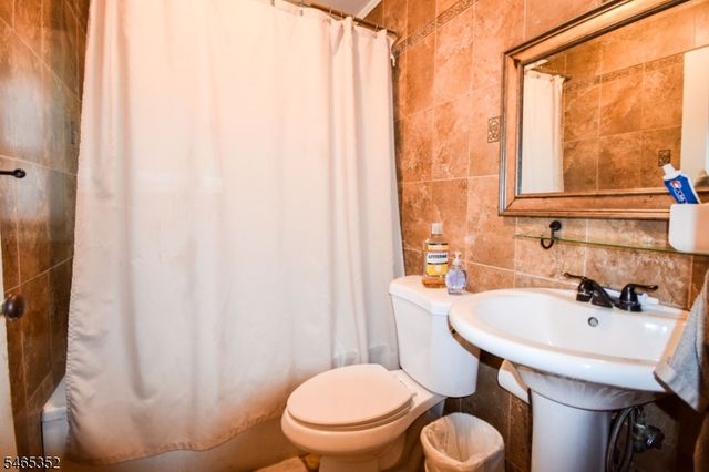 76 Orchard Dr, Clifton City, NJ 07012