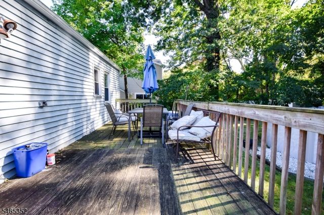 76 Orchard Dr, Clifton City, NJ 07012
