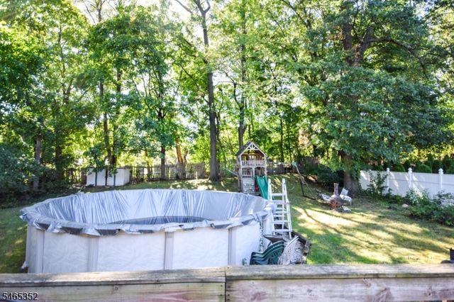 76 Orchard Dr, Clifton City, NJ 07012