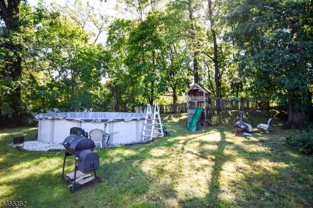 76 Orchard Dr, Clifton City, NJ 07012