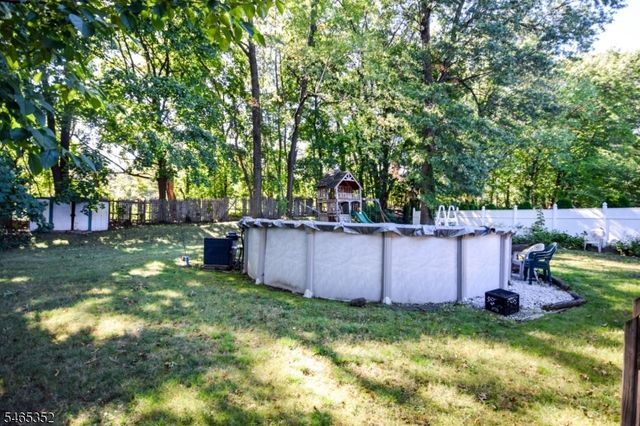 76 Orchard Dr, Clifton City, NJ 07012