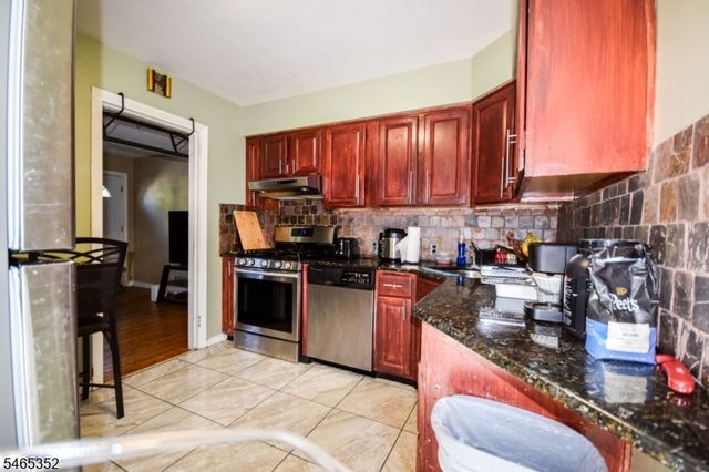 76 Orchard Dr, Clifton City, NJ 07012