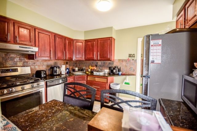 76 Orchard Dr, Clifton City, NJ 07012