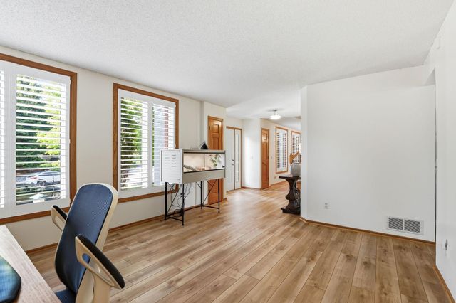 2361 Stone Creek Drive, Chanhassen, MN 55317