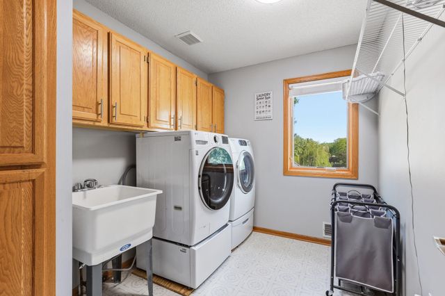 2361 Stone Creek Drive, Chanhassen, MN 55317