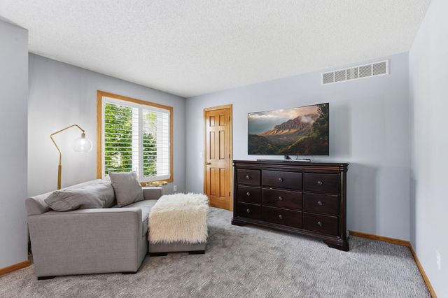 2361 Stone Creek Drive, Chanhassen, MN 55317