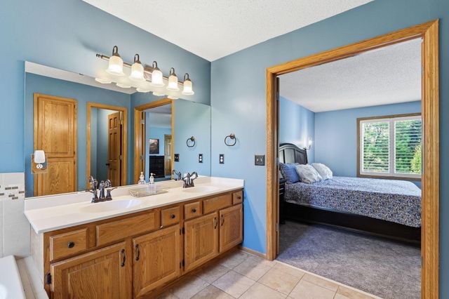 2361 Stone Creek Drive, Chanhassen, MN 55317