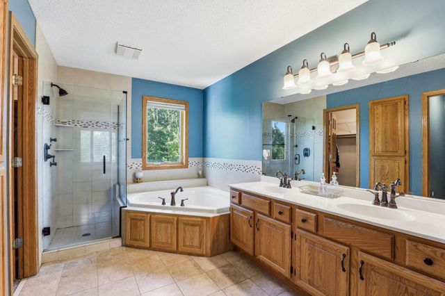 2361 Stone Creek Drive, Chanhassen, MN 55317