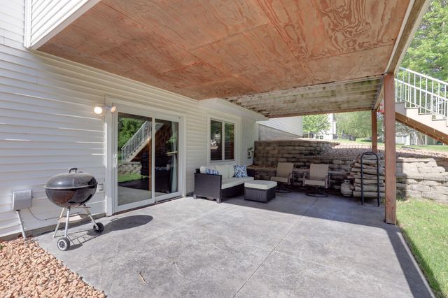 2361 Stone Creek Drive, Chanhassen, MN 55317