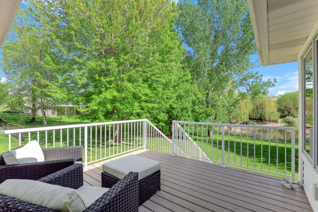 2361 Stone Creek Drive, Chanhassen, MN 55317