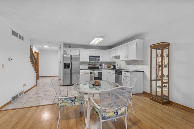 1086 Stonewood Crossing, Sun Prairie, WI 53590