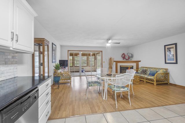 1086 Stonewood Crossing, Sun Prairie, WI 53590