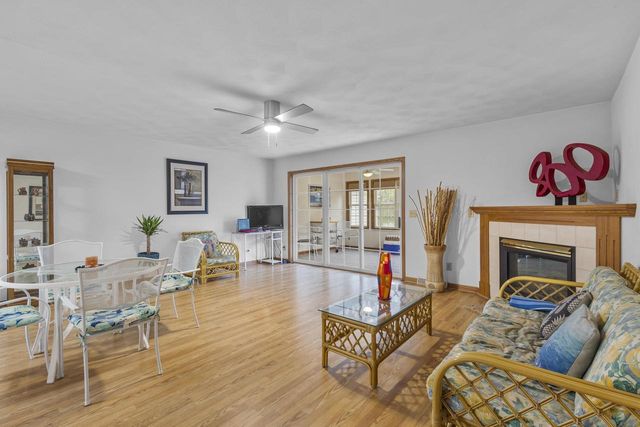 1086 Stonewood Crossing, Sun Prairie, WI 53590