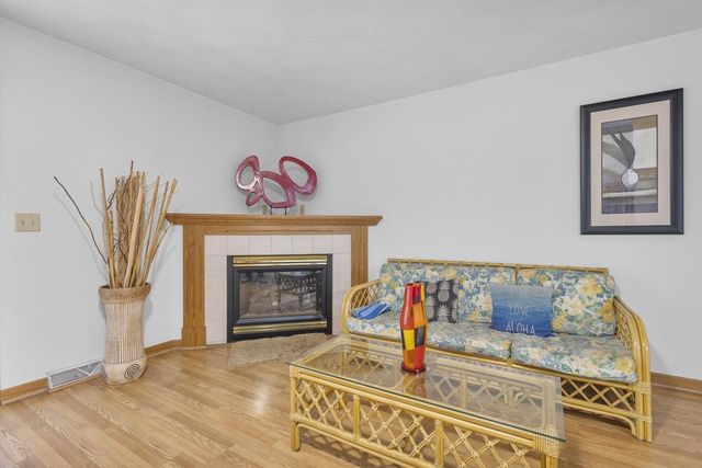 1086 Stonewood Crossing, Sun Prairie, WI 53590