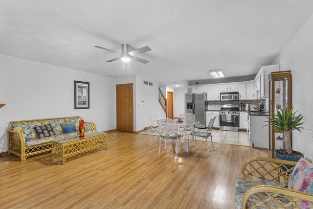 1086 Stonewood Crossing, Sun Prairie, WI 53590