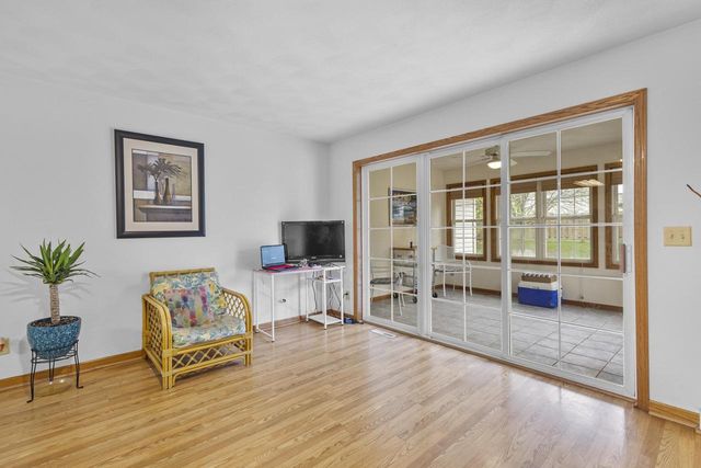 1086 Stonewood Crossing, Sun Prairie, WI 53590