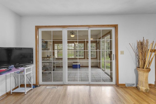 1086 Stonewood Crossing, Sun Prairie, WI 53590