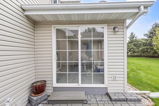 1086 Stonewood Crossing, Sun Prairie, WI 53590